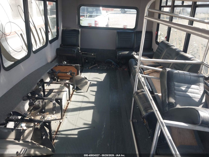 2011 FORD E-350 CUTAWAY auction photo 7