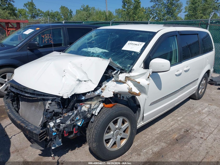 2012 Chrysler Town & Country Touring, Front End, IAAI, VIN 2C4RC1BG3CR301502 — photo 2