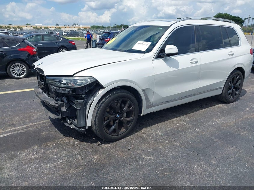 2019 BMW X7, Right Front, IAAI, VIN 5UXCW2C51KL081492 — photo 2