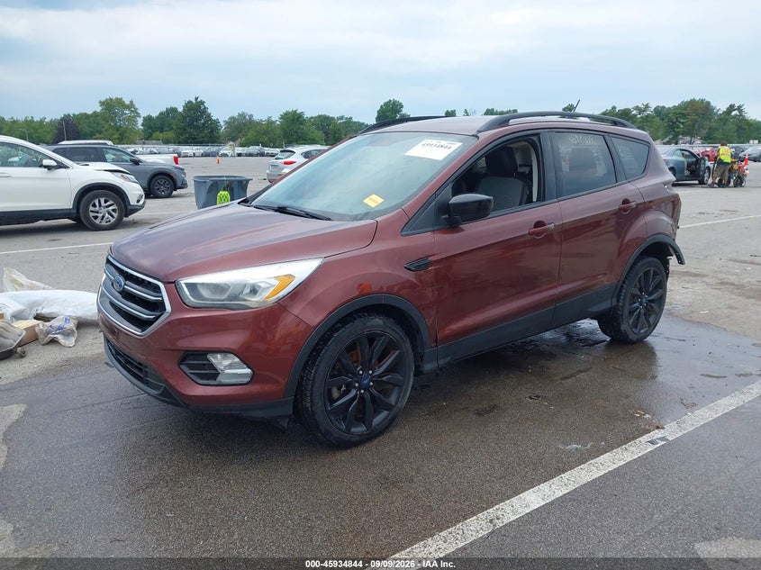 Vin: 1fmcu9gd6jua83387, lot: 46433985, ford escape se 20182