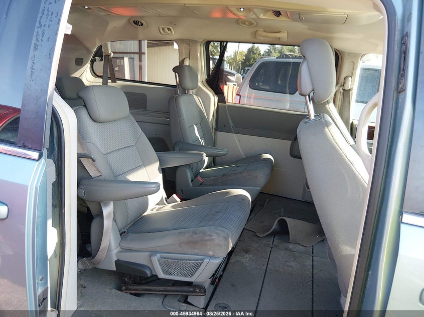 CHRYSLER TOWN & COUNTRY 2010 VIN 2A4RR5D15AR392455