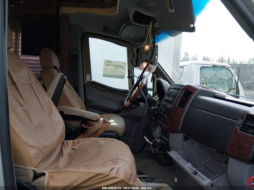 2010 WINNEBAGO SPRINTER 3500 auction photo 6