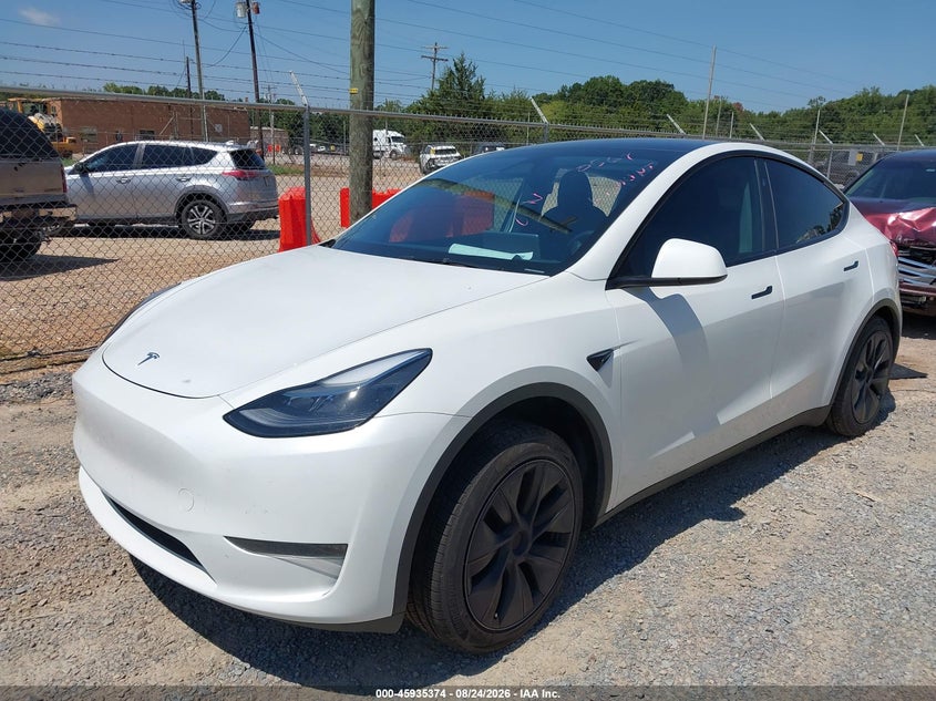 2024 Tesla Model Y, Right Side, IAAI, VIN 7SAYGDEDXRA320569 — photo 2