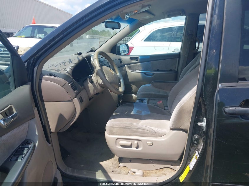 2008 TOYOTA SIENNA auction photo 5