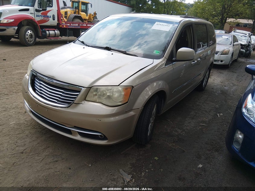 2014 CHRYSLER TOWN & COUNTRY auction photo 2