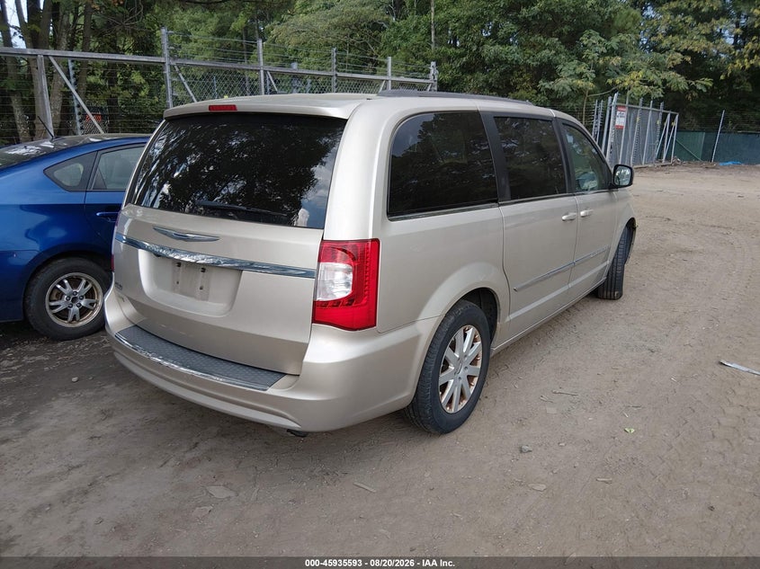 2014 CHRYSLER TOWN & COUNTRY auction photo 4