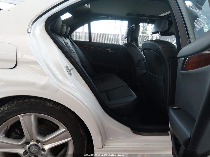 MERCEDES-BENZ C 300 2011 VIN WDDGF8BB7BR150704