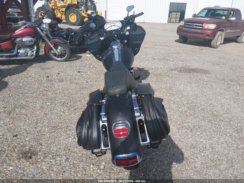 HARLEY-DAVIDSON FXDWG 2012