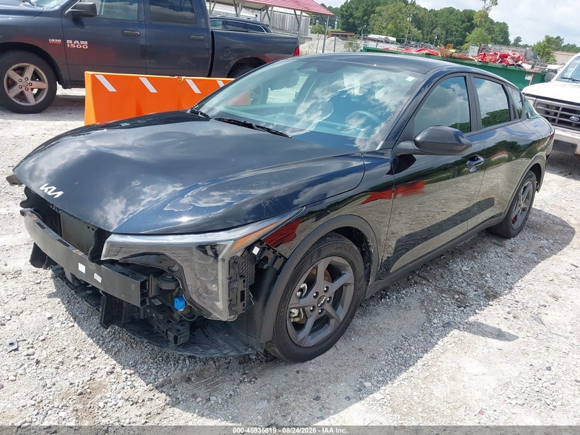 2025 Kia K4, Front & Rear, IAAI, VIN 3KPFT4DE9SE009966 — photo 2
