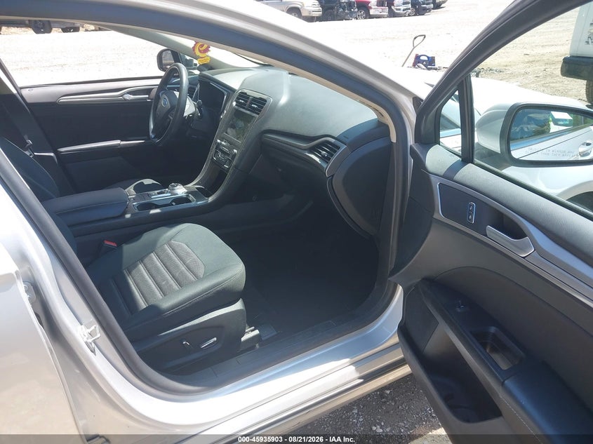 2019 FORD FUSION auction photo 5