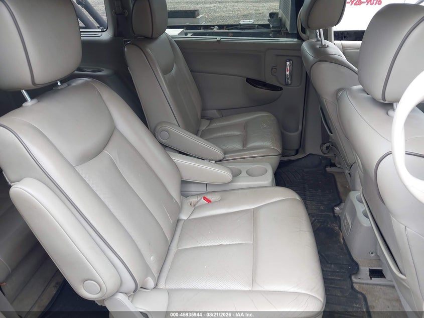2011 NISSAN QUEST auction photo 8