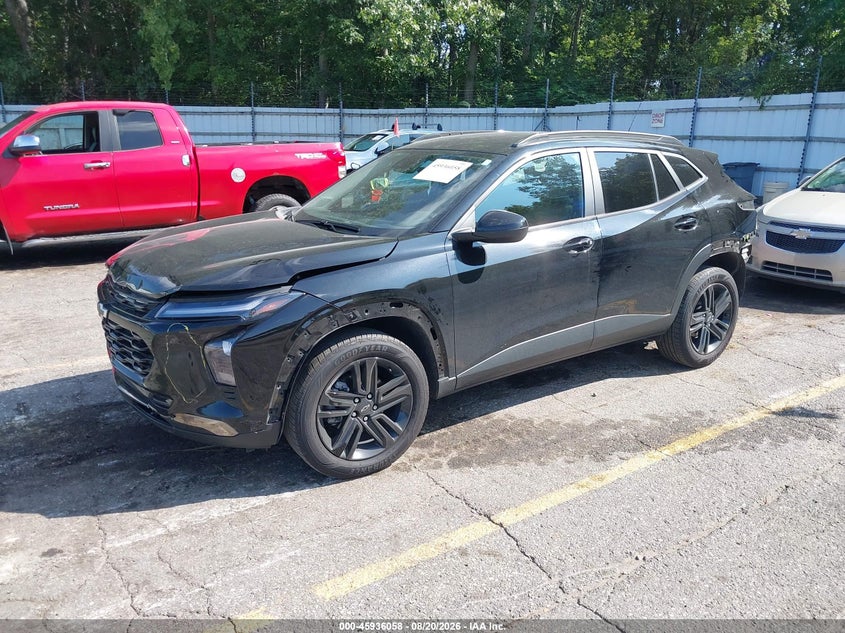 2025 Chevrolet Trax, Front & Rear, IAAI, VIN KL77LKEP9SC021371 — photo 2