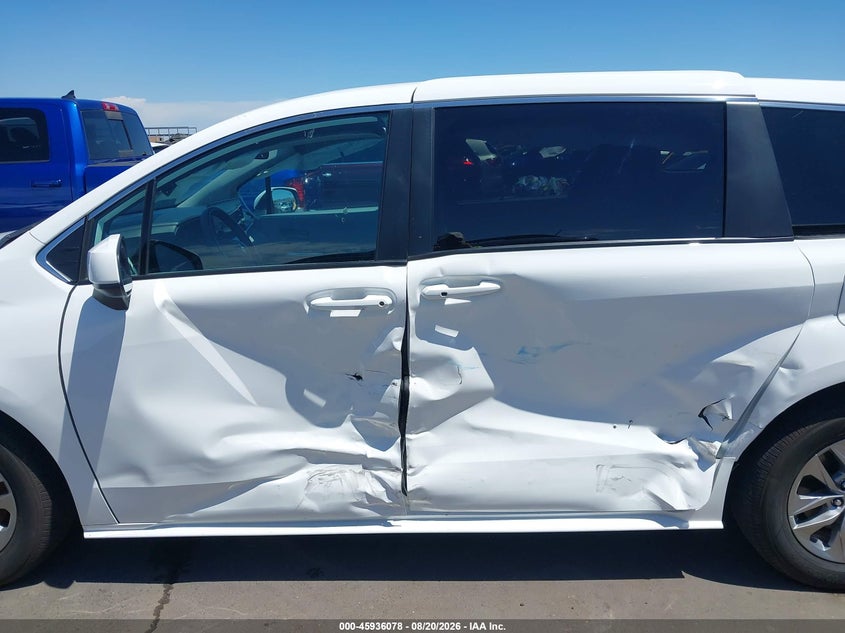 TOYOTA SIENNA - zdjęcie 14