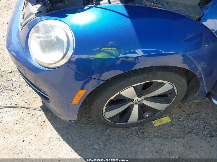 2012 VOLKSWAGEN BEETLE auction photo 6
