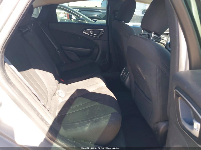 2016 CHRYSLER 200 auction photo 8
