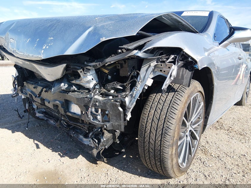 2025 LEXUS ES 300H auction photo 6