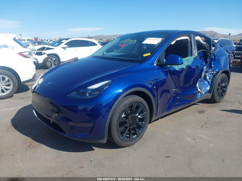 2024 Tesla Model Y, Левый бок, IAAI, VIN 7SAYGDED9RF162857 — фото 2