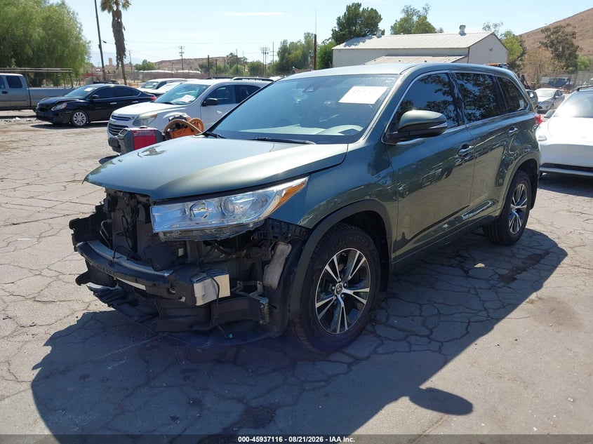 2018 Toyota Highlander, Правый бок, IAAI, VIN 5TDBZRFH6JS864243 — фото 2