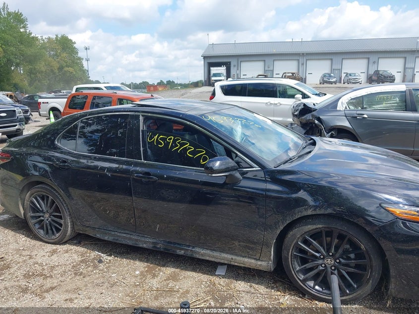 TOYOTA CAMRY - zdjęcie 13