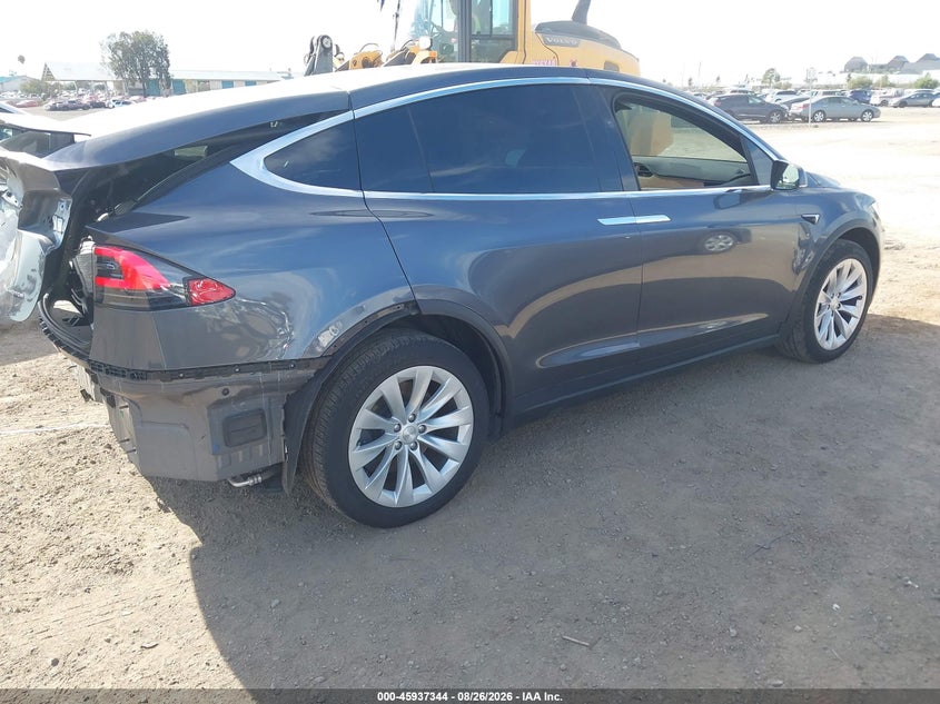 TESLA MODEL X - zdjęcie 4