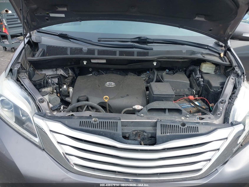 TOYOTA SIENNA - zdjęcie 10