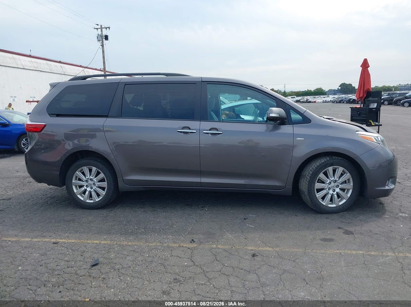 TOYOTA SIENNA - zdjęcie 13