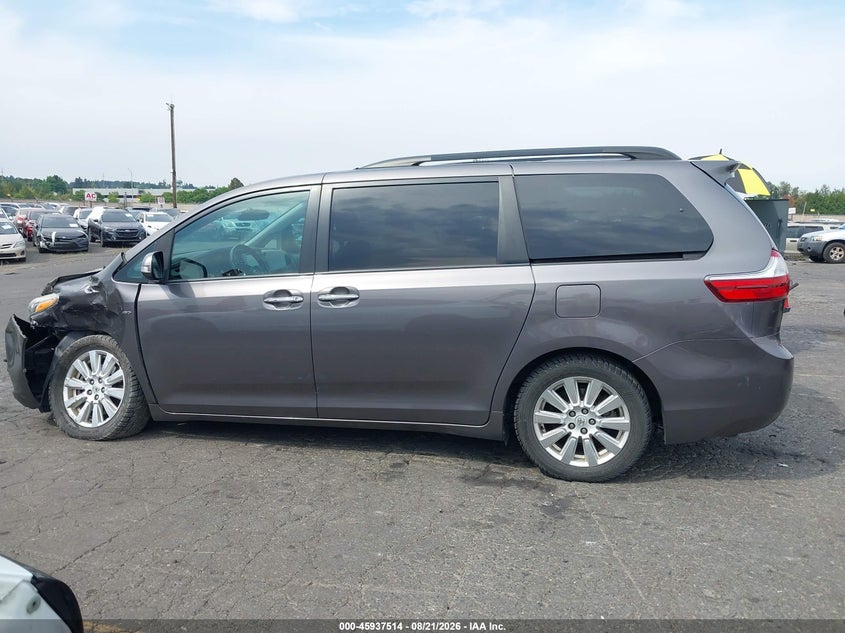 TOYOTA SIENNA - zdjęcie 14