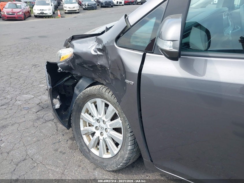 TOYOTA SIENNA - zdjęcie 6