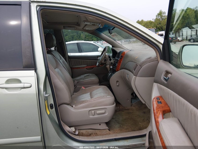 2009 TOYOTA SIENNA auction photo 5