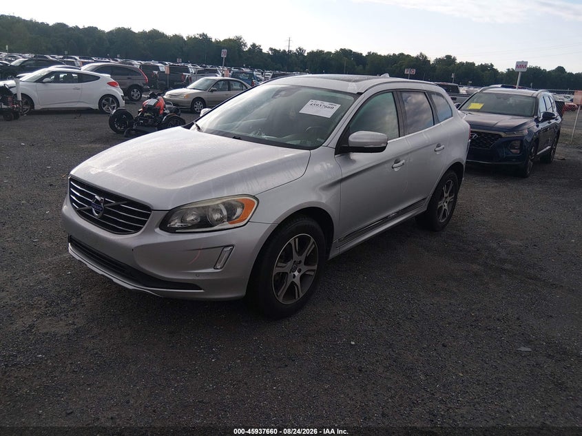 2015 Volvo XC60, Rear, IAAI, VIN YV4902RK6F2665289 — photo 2