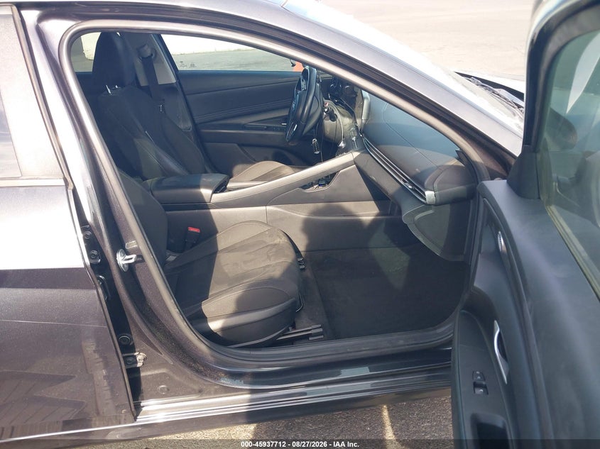 2023 HYUNDAI ELANTRA auction photo 5