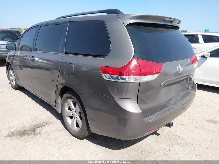 Vin: 5tdkk3dc7bs118362, lot: 46436968, toyota sienna le v6 20113