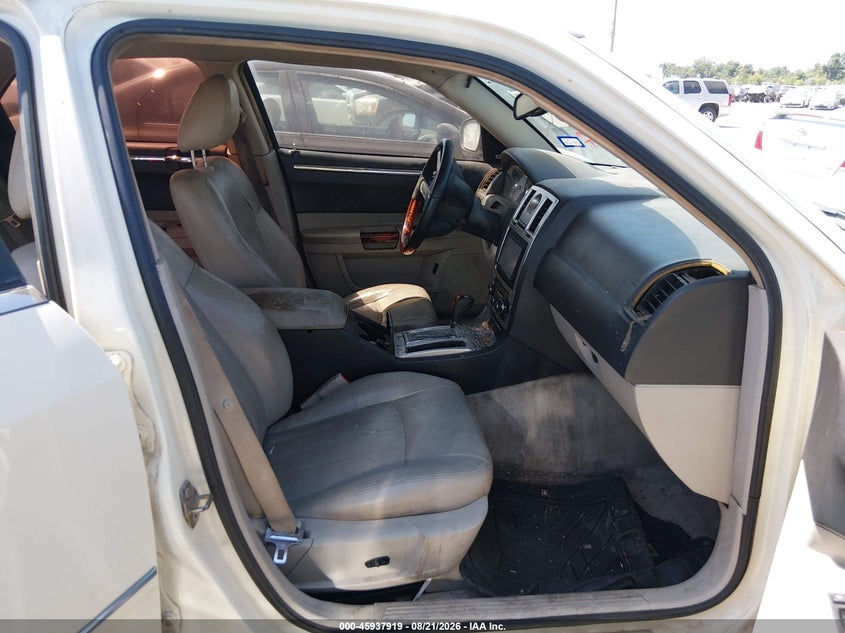 2005 CHRYSLER 300C auction photo 5