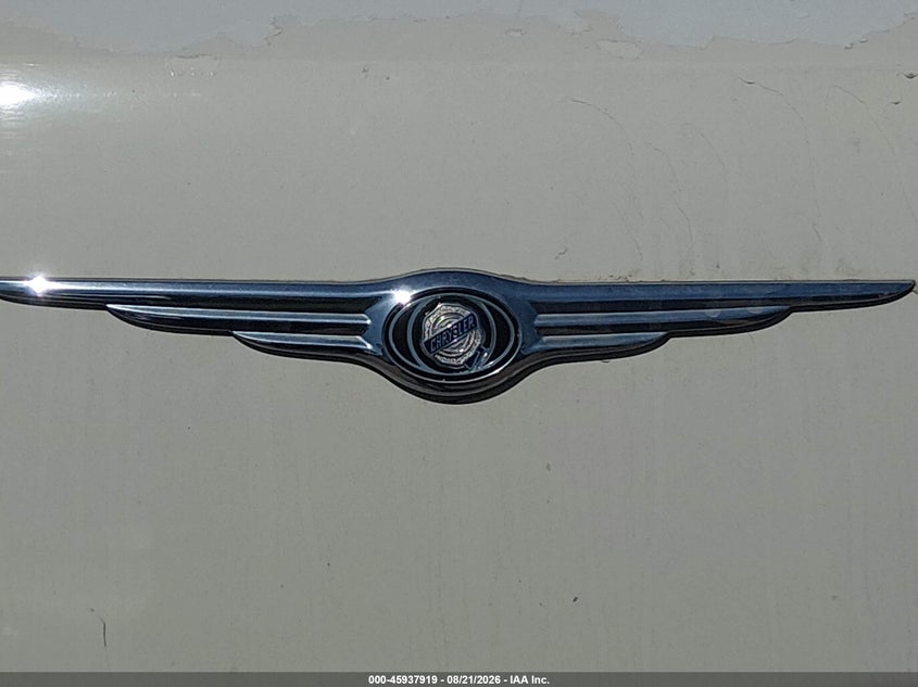2005 CHRYSLER 300C auction photo 6