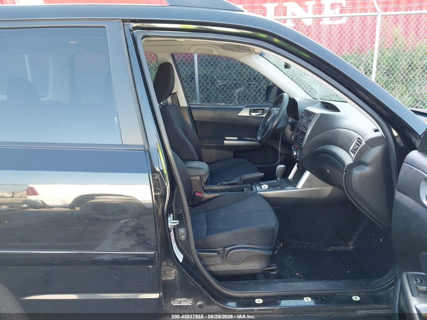 2012 SUBARU FORESTER auction photo 5