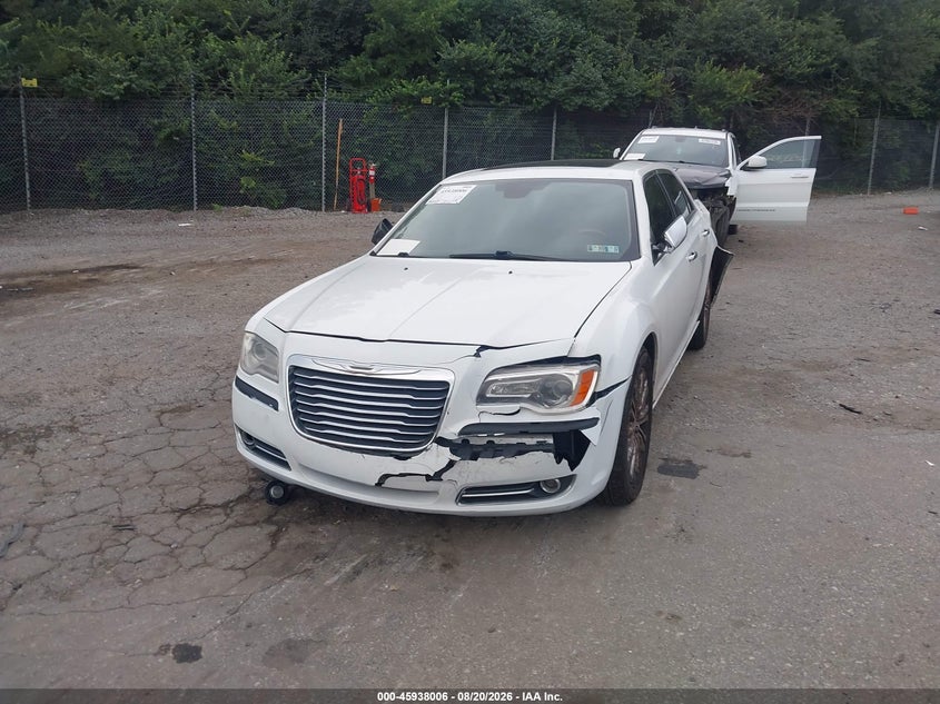 2011 CHRYSLER 300C auction photo 6