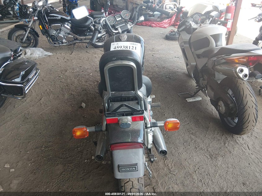 1986 HONDA VF700 auction photo 6