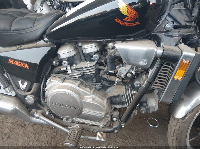 1986 HONDA VF700 auction photo 8