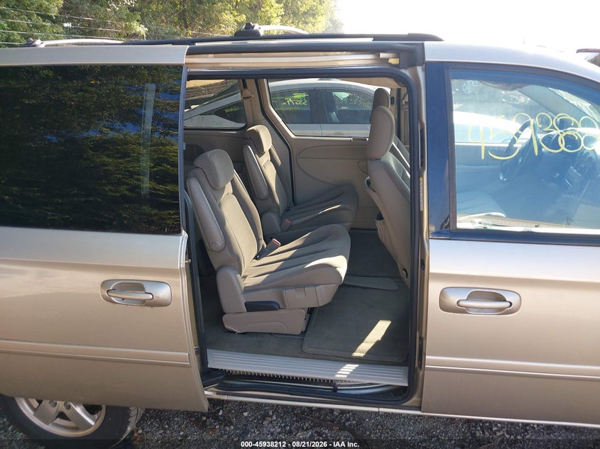 2005 DODGE GRAND CARAVAN auction photo 8