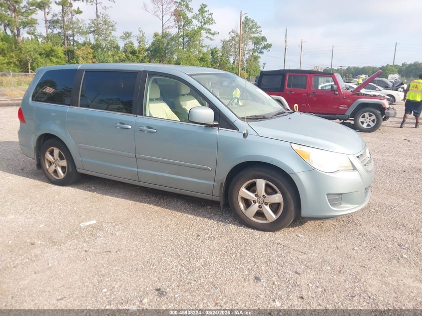 2010 VOLKSWAGEN ROUTAN auction photo 1