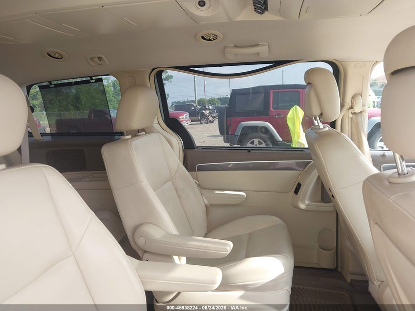 2010 VOLKSWAGEN ROUTAN auction photo 8