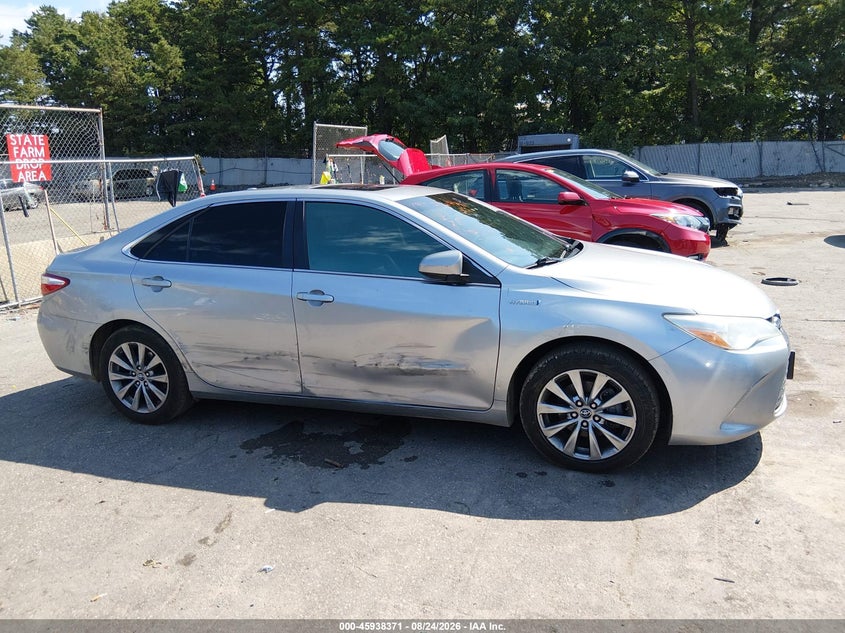 TOYOTA CAMRY HYBRID - zdjęcie 13