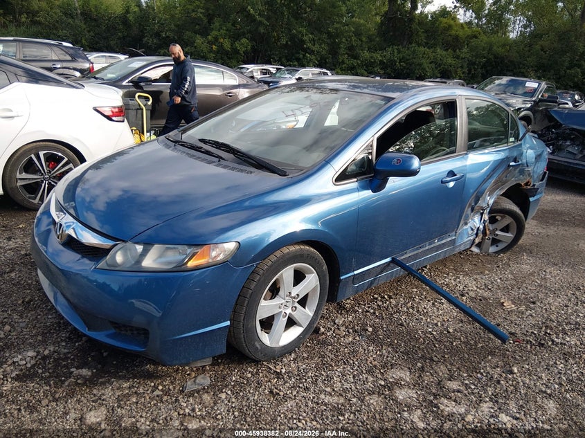 2009 Honda Civic, Left Side, IAAI, VIN 19XFA16669E006110 — photo 2