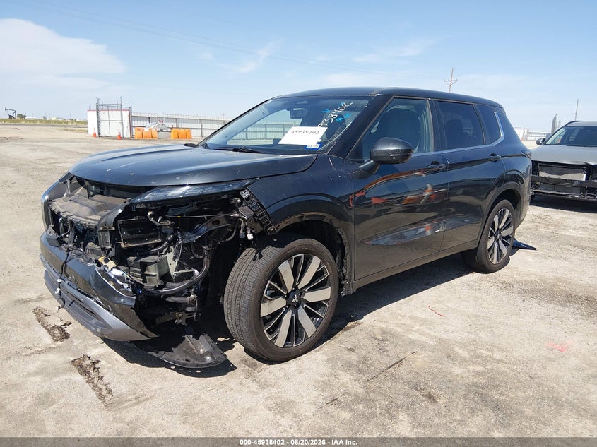2026 Mitsubishi Outlander, Left Front, IAAI, VIN JA4J3VAB2TZ044455 — photo 2