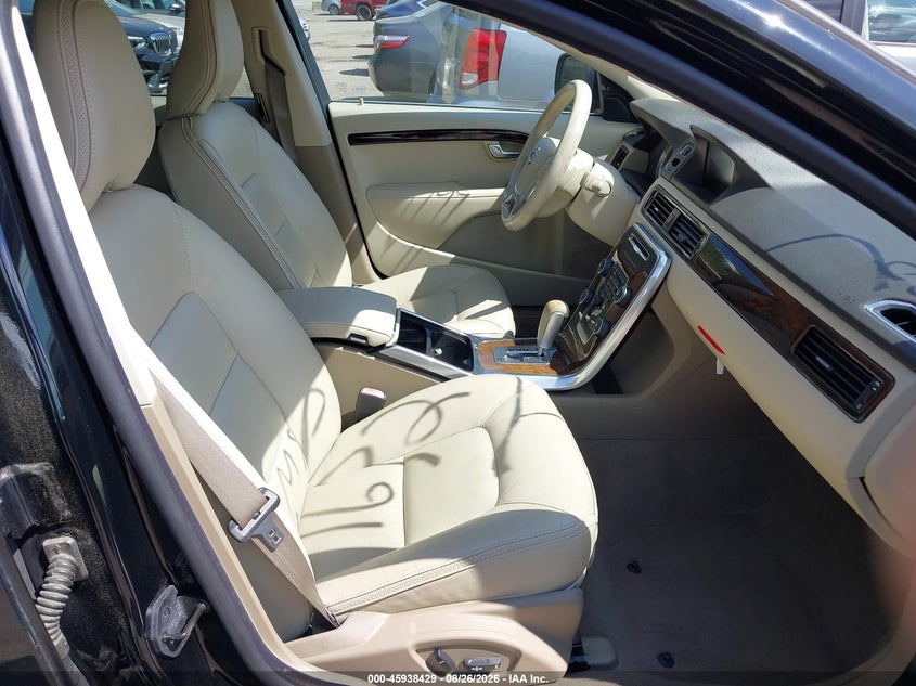 2012 VOLVO XC70 auction photo 5