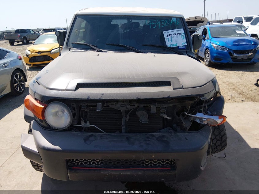 2014 TOYOTA FJ CRUISER · Фото 13