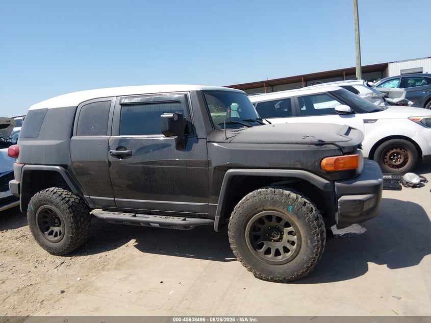 2014 TOYOTA FJ CRUISER · Фото 14