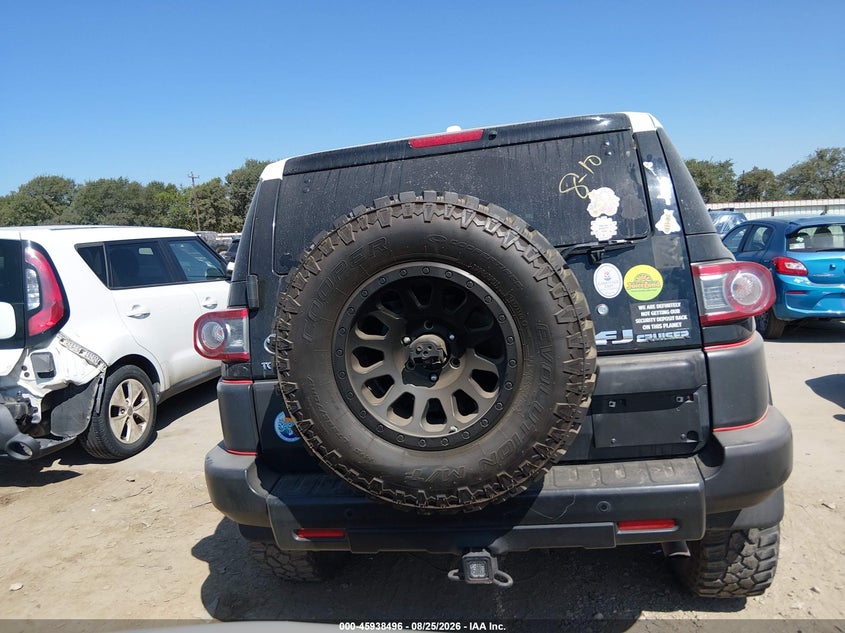 2014 TOYOTA FJ CRUISER · Фото 17