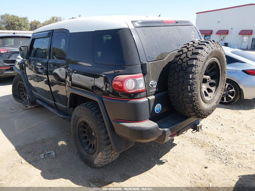 2014 TOYOTA FJ CRUISER · Фото 3
