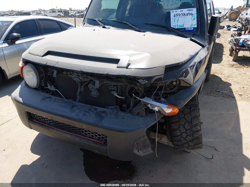 2014 TOYOTA FJ CRUISER · Фото 6